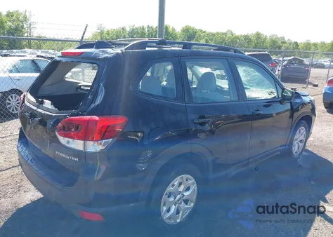 2019 Subaru Forester z USA, uszkodzony, nr VIN JF2SKACC8KH508138
